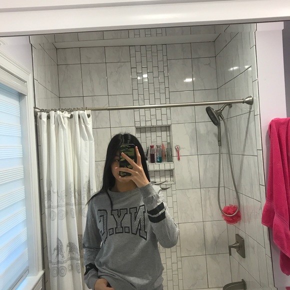 H&M Long Sleeve - Picture 2 of 3